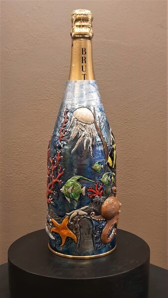 Detail of the Champagne Bottle Cover Aquarium