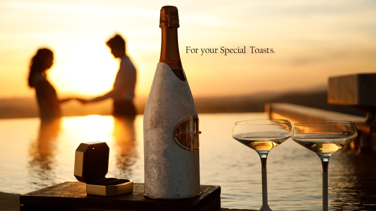 Exclusive champagne cover for special toasts at sunset