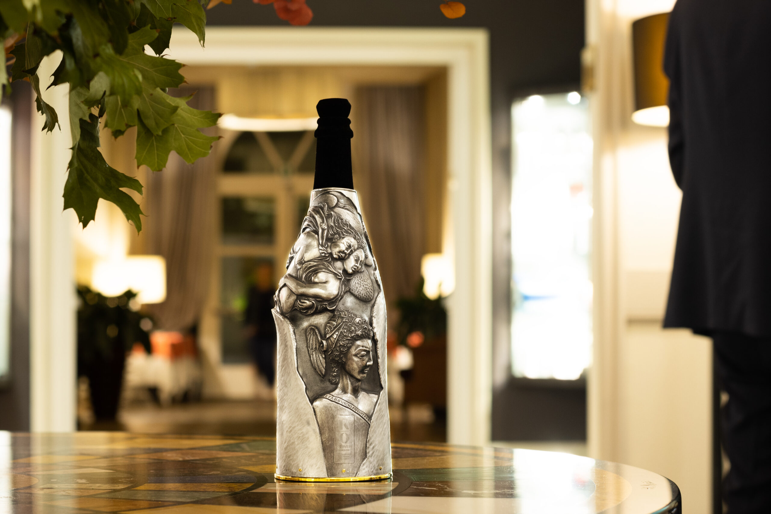 Photo set of the champagne bottle cover Diego