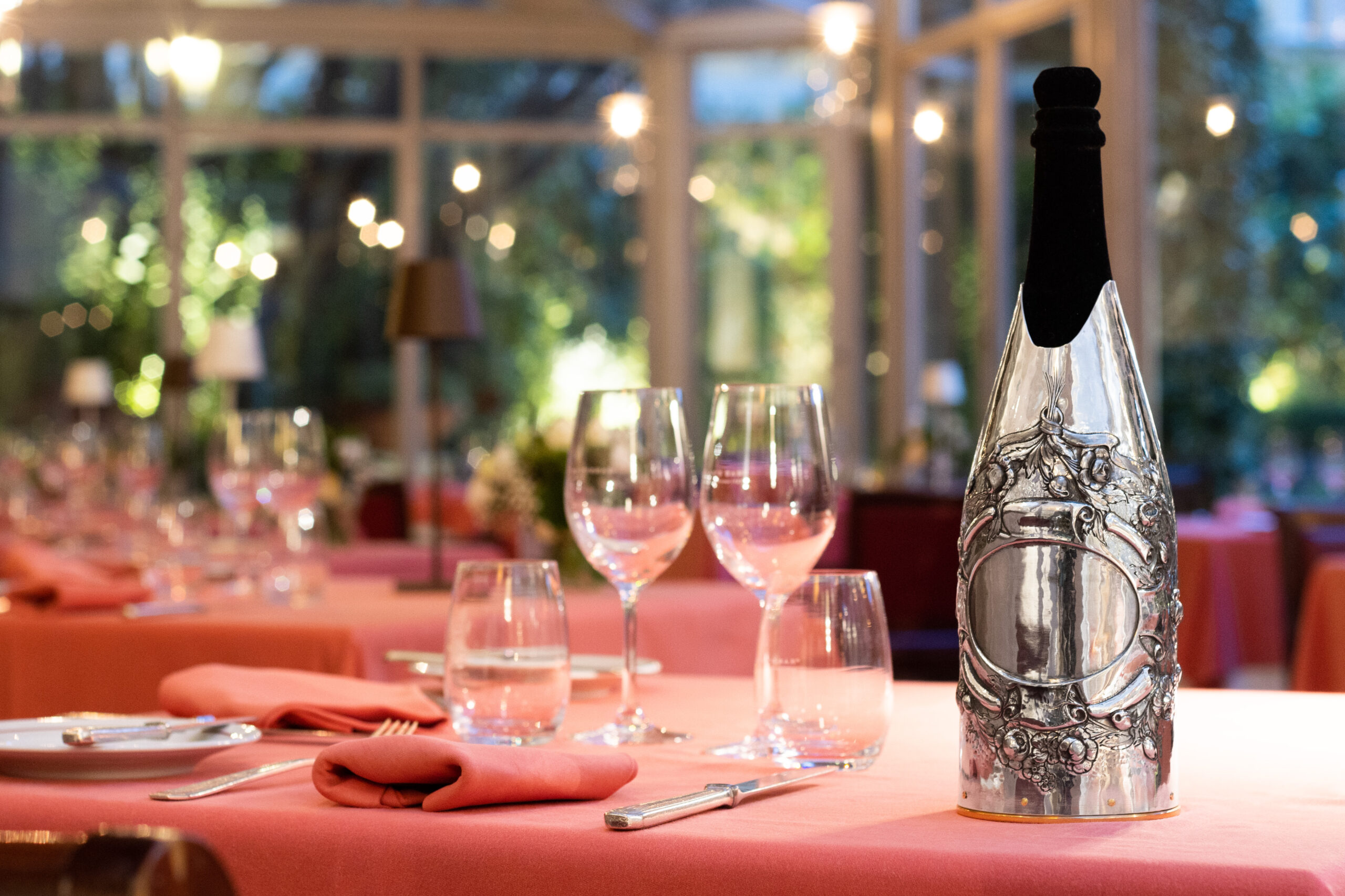 Photo set of the champagne bottle cover flower chain